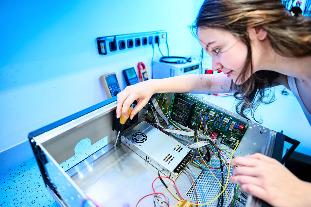 Laser Electronics E-Labor 2